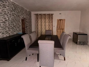 6 Bedroom House