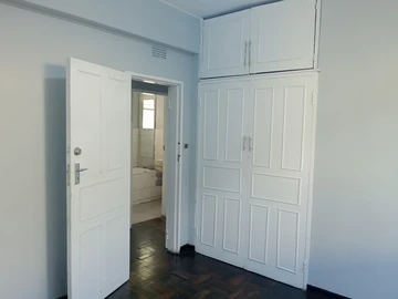 2 Bedroom Flat & Apartment