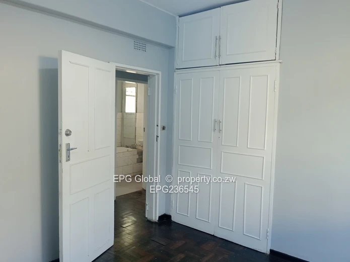 Recently redecorated 2 bedrooms flat 