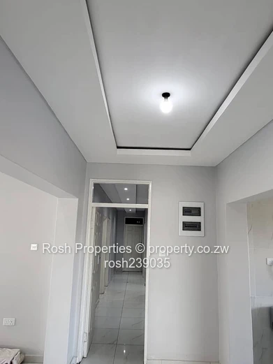 Modern 5-Bed Home on 1000m² in Zimre Park — Borehole