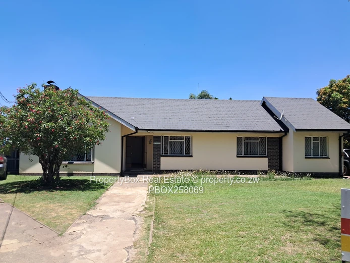 Charming Eastlea Property for sale in a commercialized Suburb!