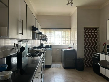 3 Bedroom Flat & Apartment