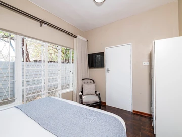 4 Bedroom Garden Flat