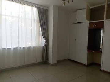 2 Bedroom Flat & Apartment