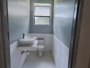 3 Bedroom Flat & Apartment