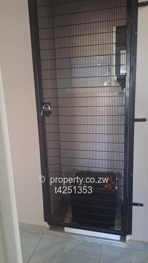 Pomona Nyeredzi neat 4 bedroomed house to Rent