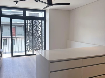 2 Bedroom Flat & Apartment