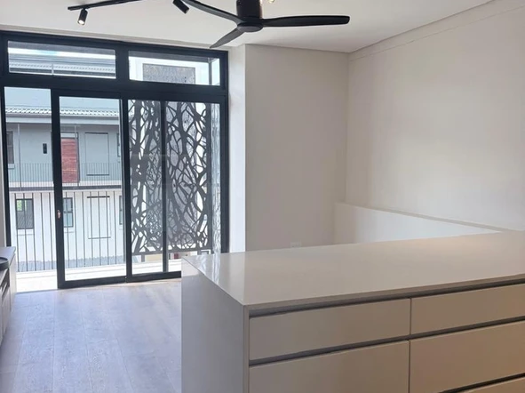 2 Bedroom Flat & Apartment