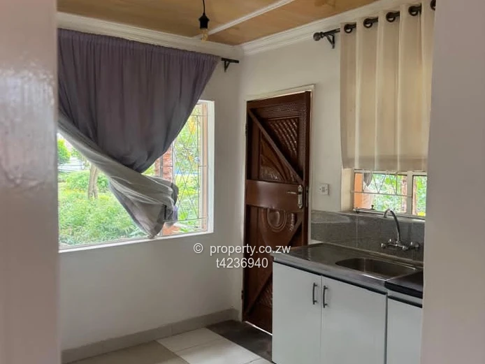 Ballantyne Park 1 bedroom cottage to rent  (Sole Mandate)