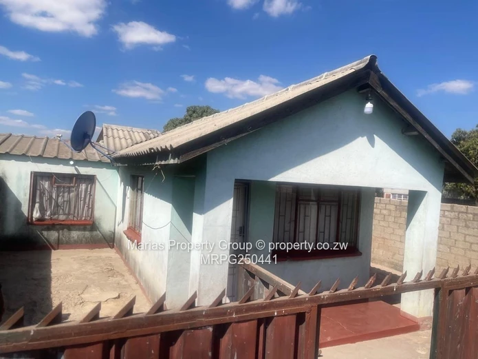 8-Bed Home with Verandah & Walled Yard in Chitungwiza