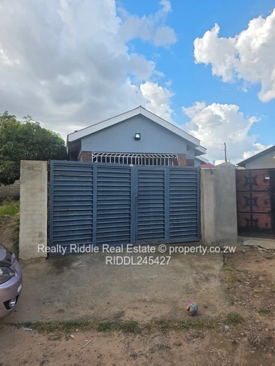 Gated 5-Bed Home with Borehole in Crowborough