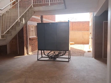 2 Bedroom Flat & Apartment