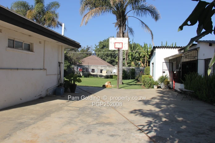 Invest in this sought after neighbourhood. (Sole Mandate)