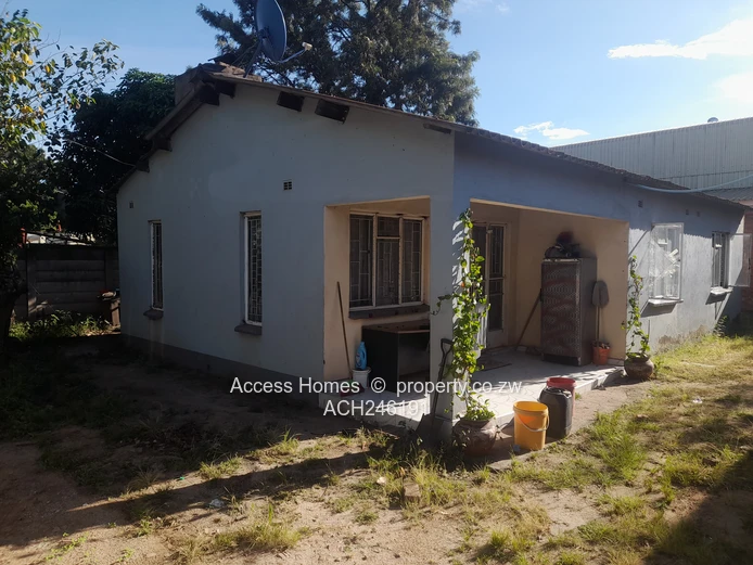 Lochinvar near Southerton Zuva Garage  (Sole Mandate)