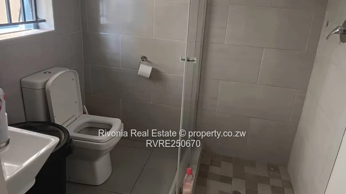 Hatfield 5-Bed Home on 1870m² — Borehole & Garage