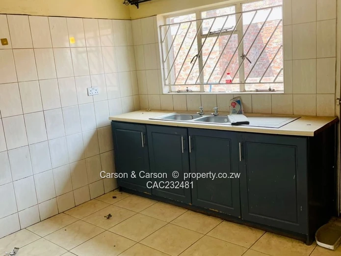 Amalinda 4-Bed House - Tiled Floors, Verandah & Kitchen