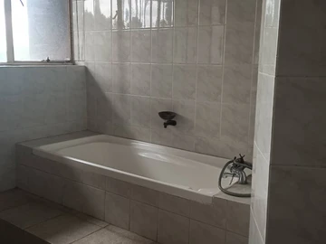 3 Bedroom Flat & Apartment