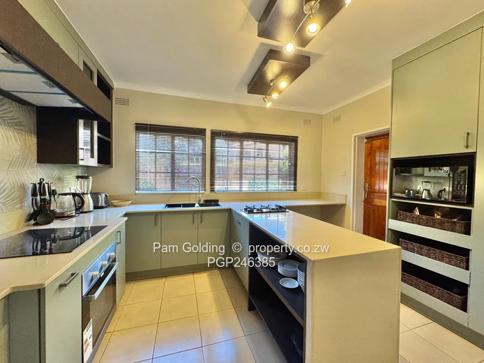 Furnished 3 bedroom Cottage - Helensvale 