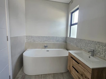 3 Bedroom Flat & Apartment