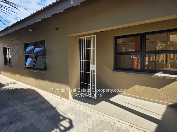 Spacious 3-Bed Home in Glen View with Borehole & Parking