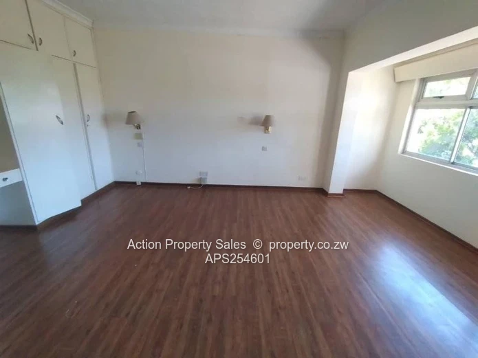 Neat 3 Bed Garden Flat! 
