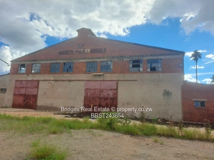 Multipurpose industrial warehouse for sale in Kadoma