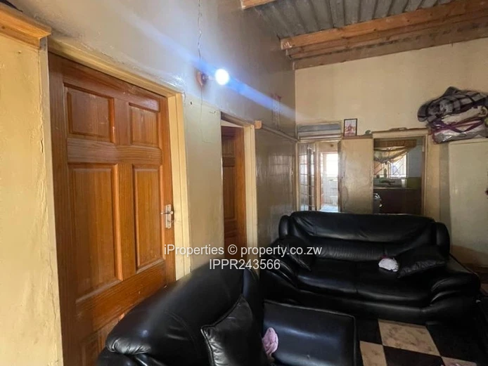 4-Bed House in Zengeza 2 with Secure Walled Yard (Sole Mandate)