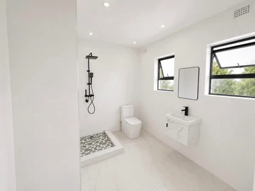 4 Bedroom Flat & Apartment