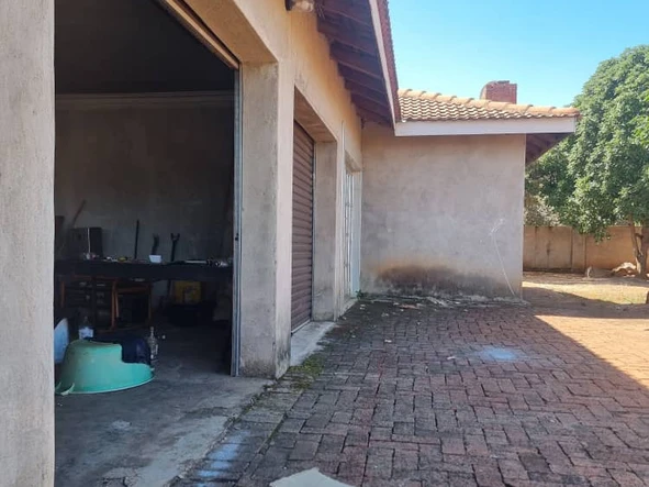 5 Bedroom House