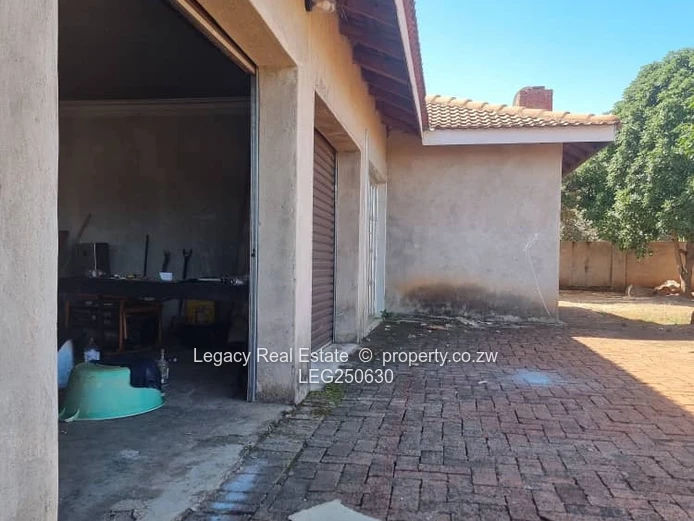 Spacious 5-Bed Westgate Home with Modern Kitchen & Borehole (Sole Mandate)