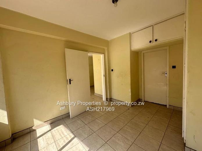 Charming 1-Bedroom Avenues Flat with Borehole – Perfect CBD Living! (Sole Mandate)