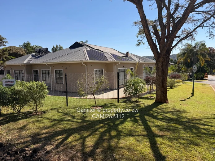 Borrowdale Brooke inside the boom-Newly build modern 4 beds all en-suite Solar & Borehole