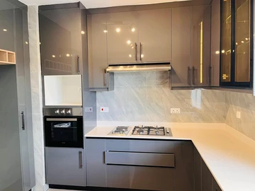 2 Bedroom Flat & Apartment