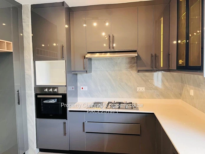 Madokero 2-Bed Flat - Pool, Borehole & Balcony