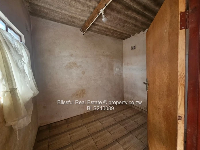 Stand for sale in Marimba