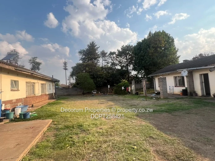 Spacious 4-Bed Vainona Home with Large Garden & Solar