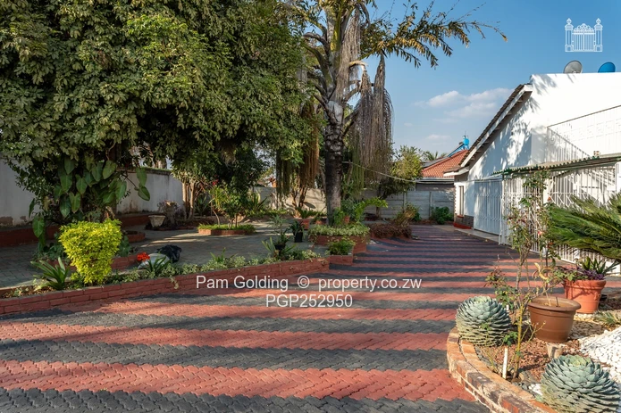 Spacious 6-Bedroom Double-Storey Home in Twin Lakes, Norton (Sole Mandate)