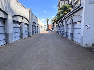 3 Bedroom Flat & Apartment