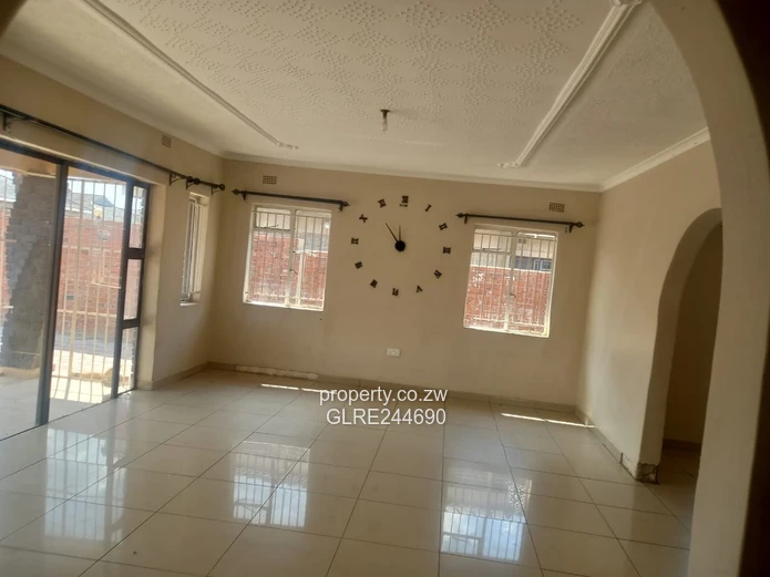 Madokero: 3-Bed Home with Borehole & Paved Driveway
