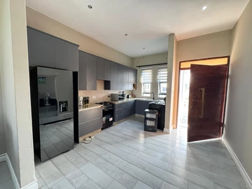 3 Bedroom Garden Flat