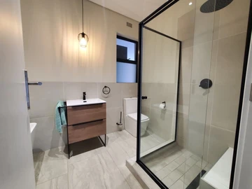 3 Bedroom Flat & Apartment