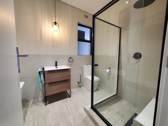 3 Bedroom Flat & Apartment