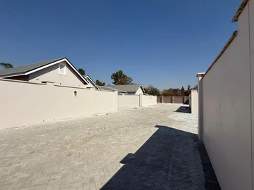 5 Unit Townhouse Complex