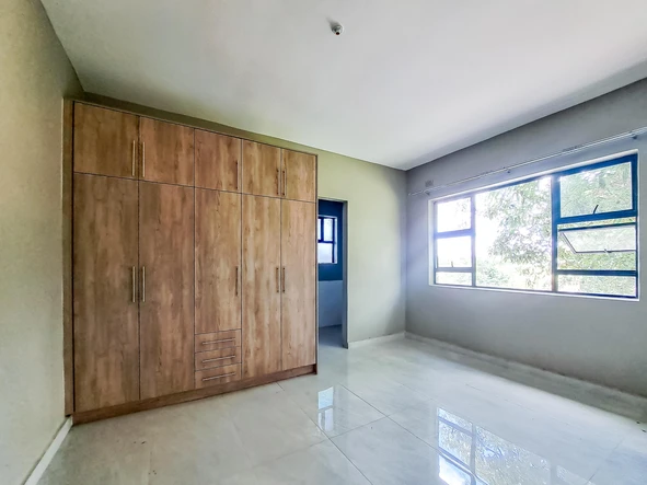 3 Bedroom Flat & Apartment