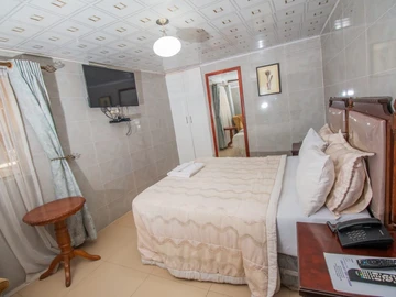 10 Bedroom House