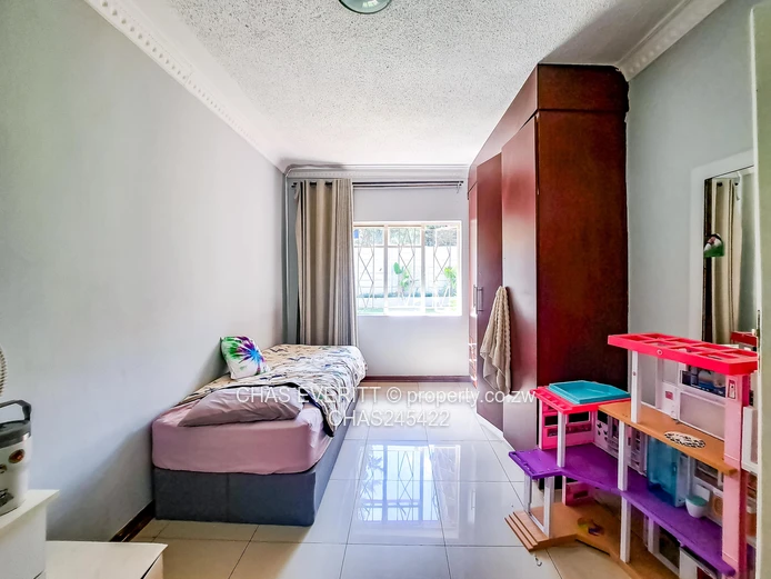 Three  Bedroomed Garden Flat In Highlands 