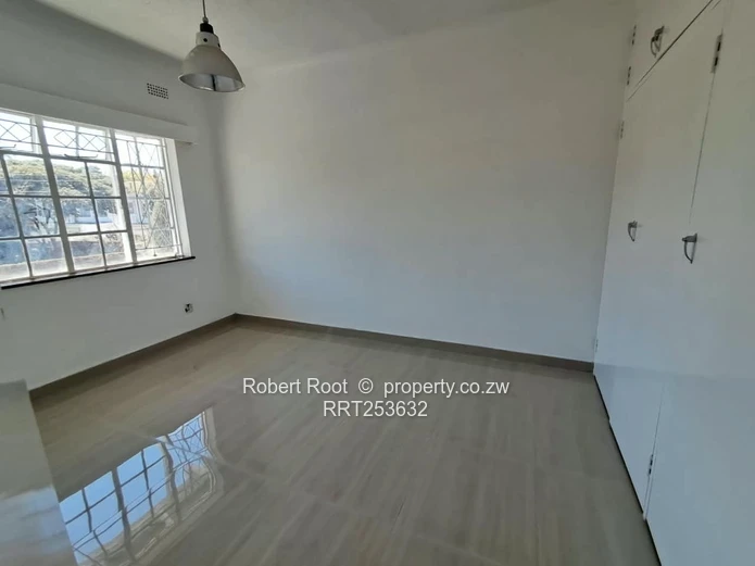 Neat recently renovated 2 bed duplex apartment 