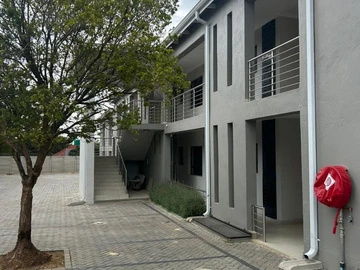 2 Bedroom Flat & Apartment