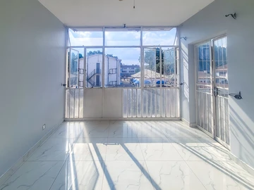 2 Bedroom Flat & Apartment