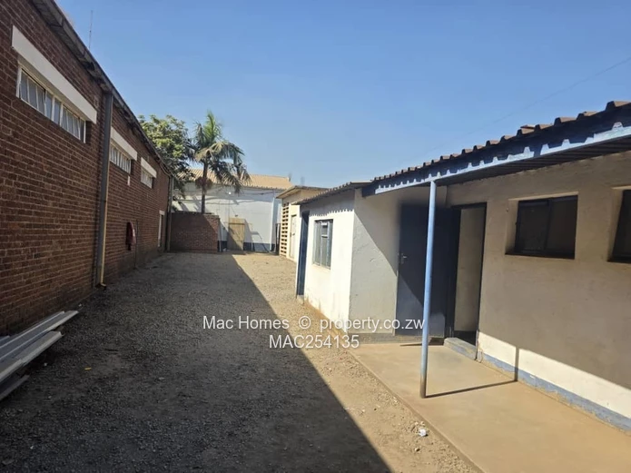  Prime Commercial Property For Sale – Willowvale